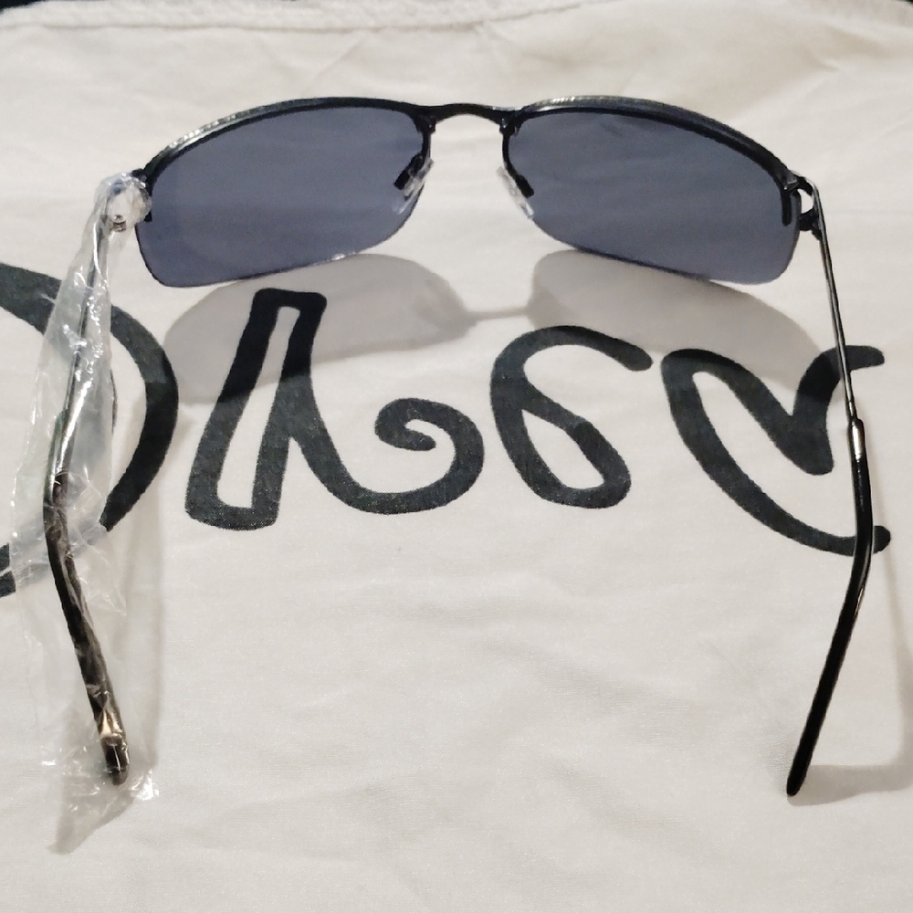 Stylish Black Men's Sunglasses - Picture 4 of 5
